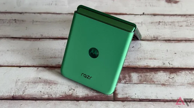 استمتع بتجربة Motorola Razr 2025